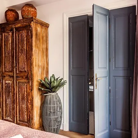 Livia's Hideaway Elegant