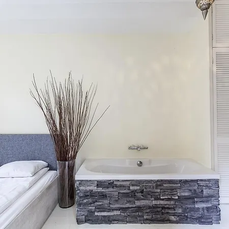 Livia's Hideaway Elegant