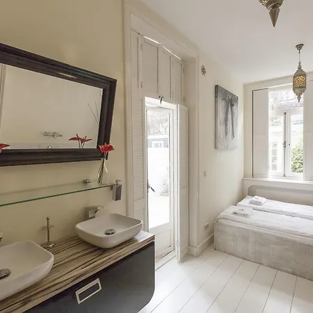 Апартаменты Livia's Hideaway Elegant